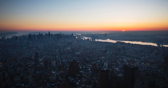 10mai2013---linha-do-horizonte-de-nova-york-nos-estados-unidos-e-vista-do-topo-do-edificio-one-world-trade-center-uma-espiral-ultima-peca-do-topo-da-construcao-foi-instalada-nesta-sexta-feira-10-1368207109200_956x500