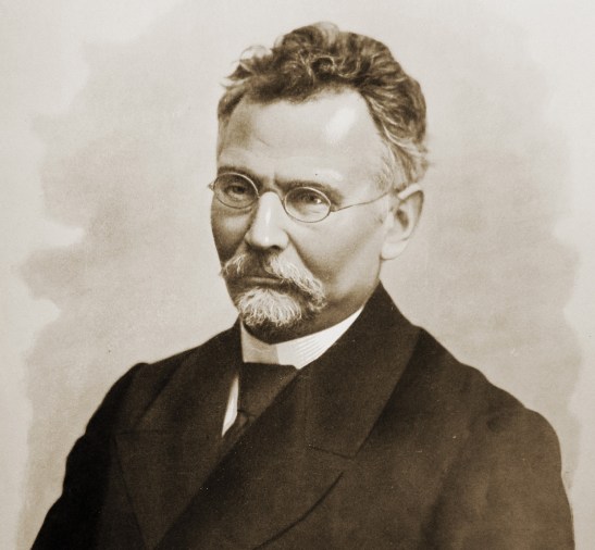 Bolesław_Prus_studio_portrait